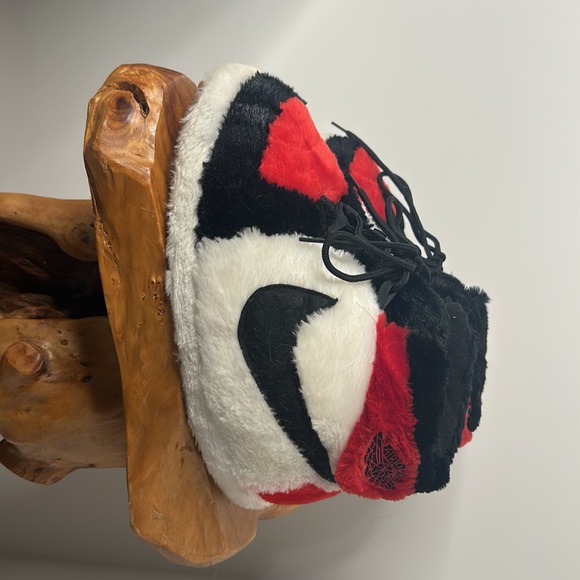 These are Jordan 1’s fuzzy, cozy, house shoes for the sneaker head in you. - Picture 7 of 10